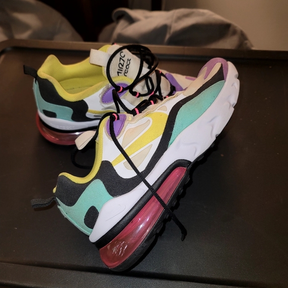 Nike Women's Air Max 270 - Picture 4 of 6